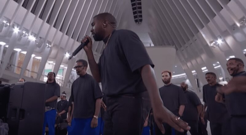 Rapper Kanye West cai de Cavalo após usar animal em peça na Igreja 1 Kanye West Closed On Sunday Jimmy Kimmel Oculus 1
