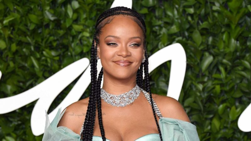 Rihanna é "cancelada" por fãs muçulmanos por música tocada durante show da  Savage X Fenty