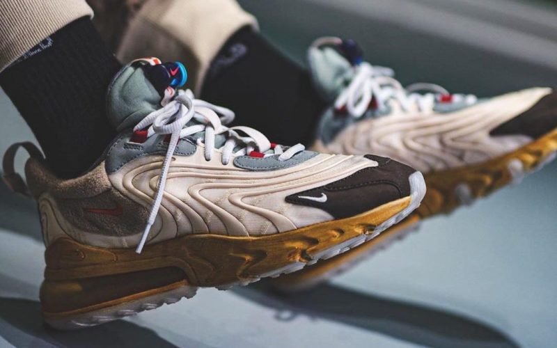 am 270 react travis scott 1