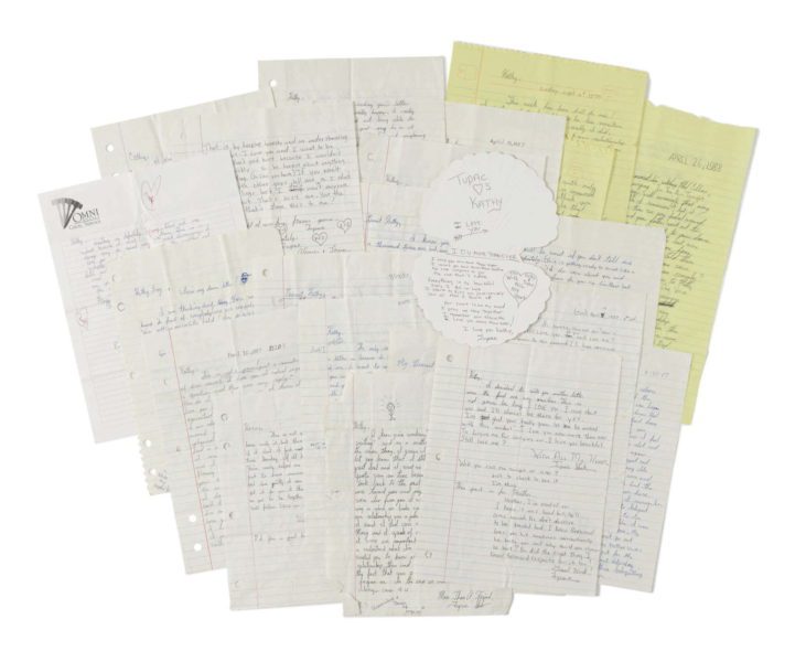 Cartas de amor de Tupac e coroa "King Of NY" usada por Biggie ...