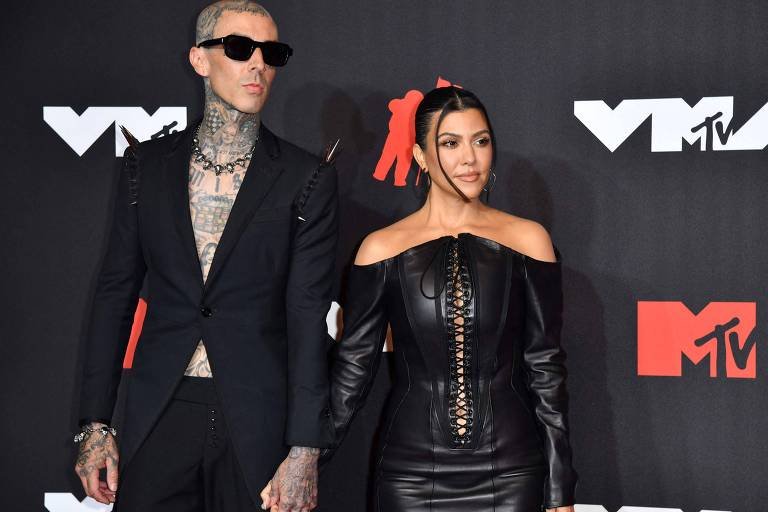 Capa Travis Barker e Kourtney Kardashian
