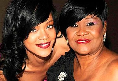 Capa Rihanna e sua mãe
