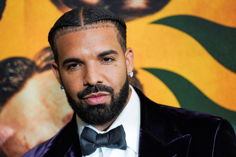 Drake usa Kim Kardashian falando de divórcio com Kanye West em nova música 'Rescue Me'