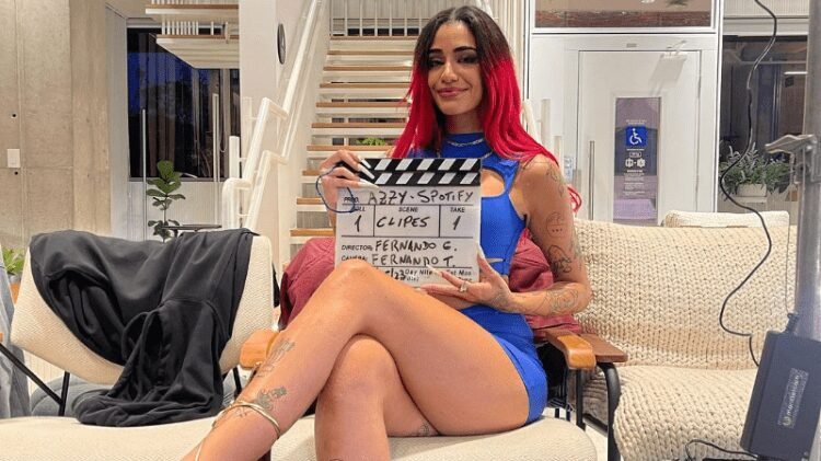 Azzy retrata a elevação de autoestima na playlist 'Gostosa Posturada', do Spotify 1 azzy