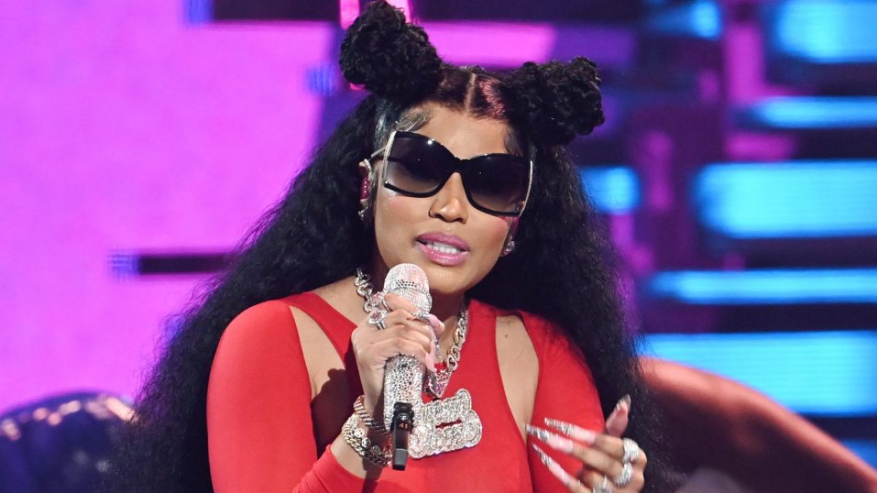 Nicki Minaj Apresenta M Sica In Dita De Seu Novo Lbum Pink Fridat