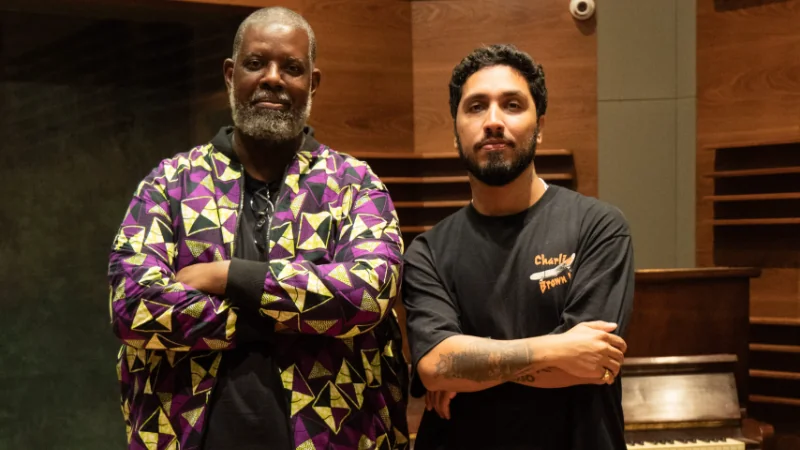 Rashid e Péricles fazem referências ao icônico trompetista Miles Davis na música “Um Tom de Azul”, do novo álbum do rapper